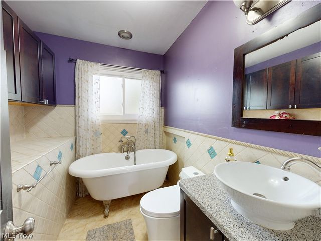 14801 Larkfield Drive, Brook Park, OH 44142