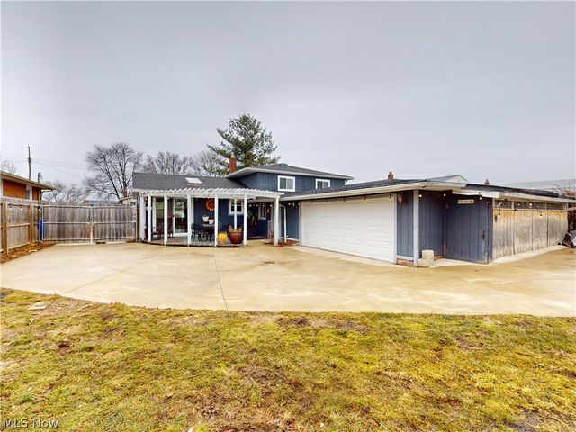 14801 Larkfield Drive, Brook Park, OH 44142