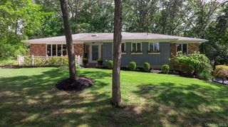 4 Burham Court, Smithtown, NY 11787
