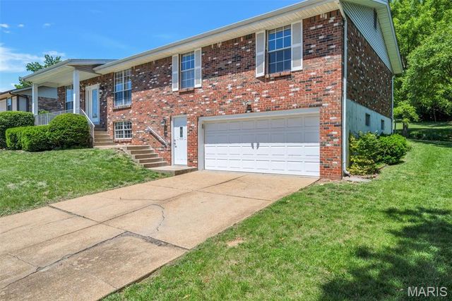 4863 Vermilion Drive, St Louis, MO 63128