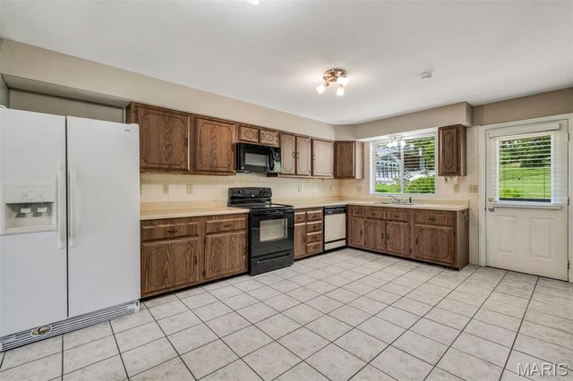 4863 Vermilion Drive, St Louis, MO 63128