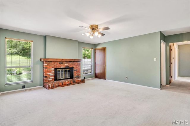 4863 Vermilion Drive, St Louis, MO 63128