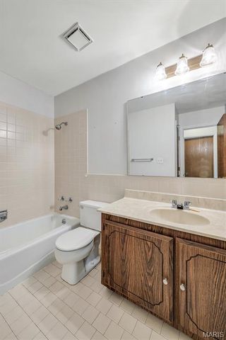 4863 Vermilion Drive, St Louis, MO 63128