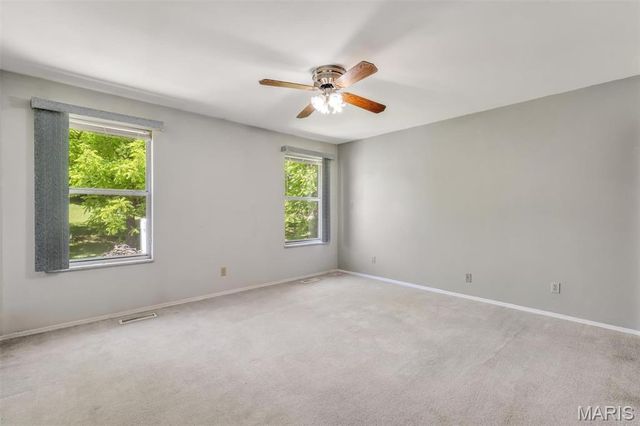 4863 Vermilion Drive, St Louis, MO 63128