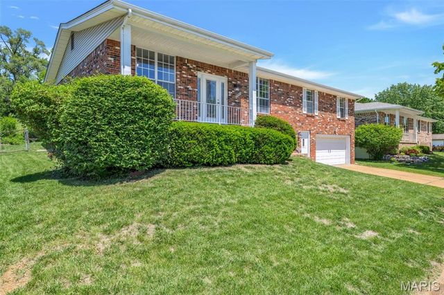 4863 Vermilion Drive, St Louis, MO 63128