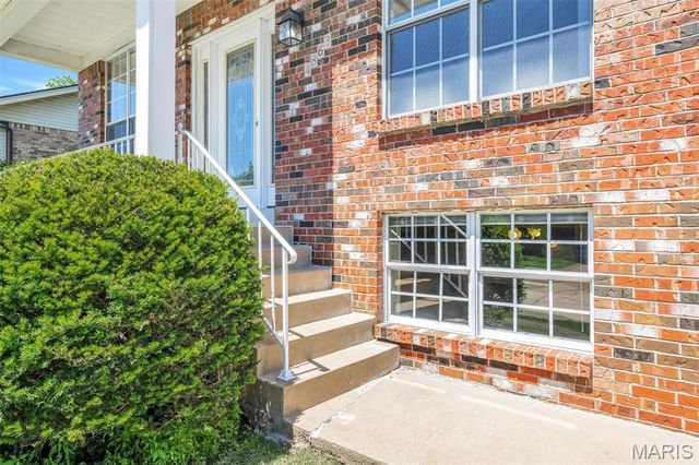 4863 Vermilion Drive, St Louis, MO 63128