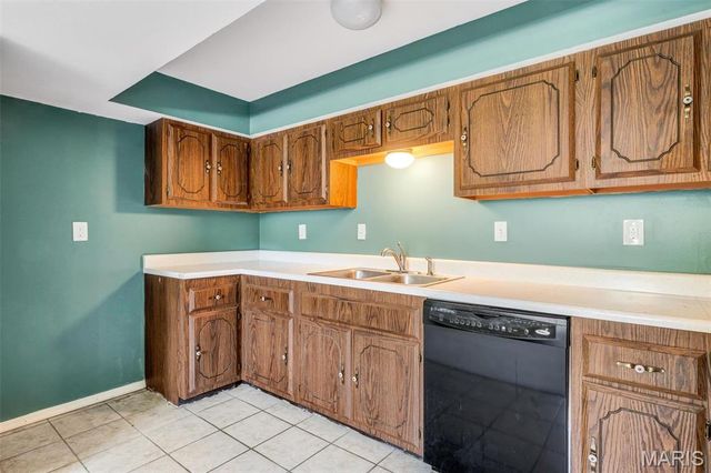 4863 Vermilion Drive, St Louis, MO 63128
