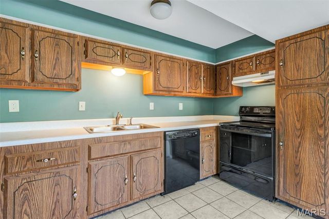 4863 Vermilion Drive, St Louis, MO 63128