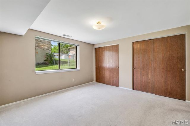 4863 Vermilion Drive, St Louis, MO 63128