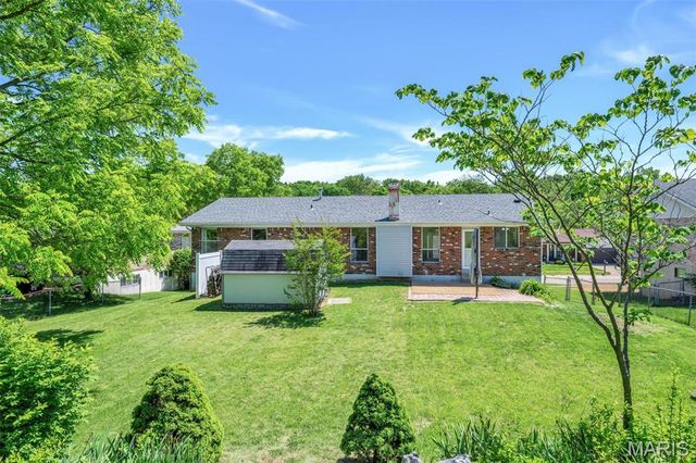 4863 Vermilion Drive, St Louis, MO 63128