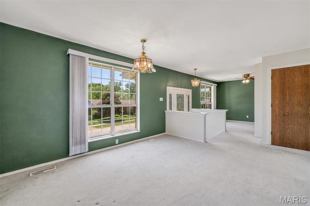 4863 Vermilion Drive, St Louis, MO 63128