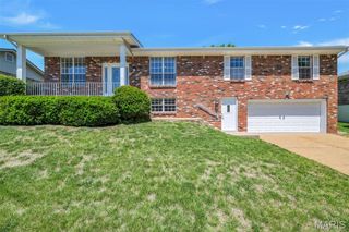 4863 Vermilion Drive, St Louis, MO 63128