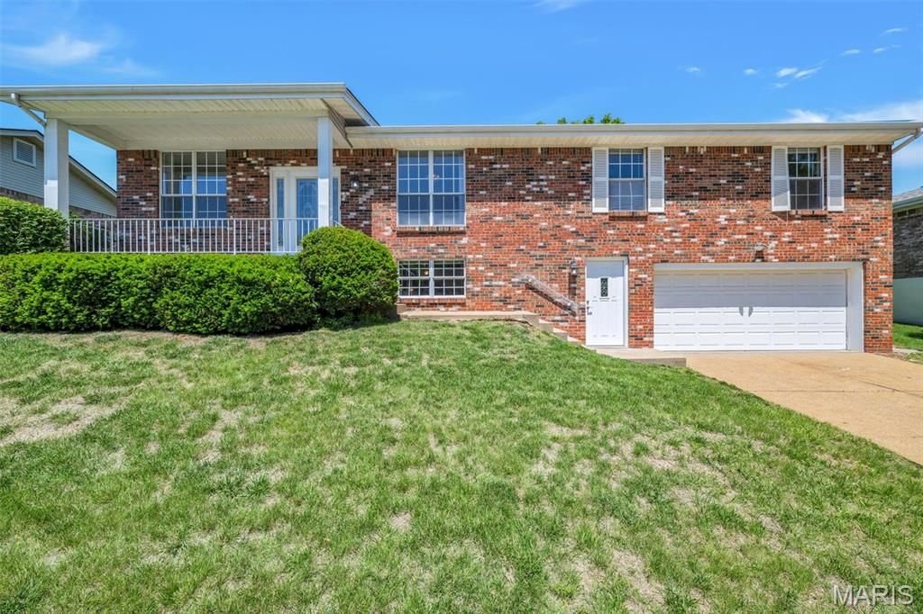 4863 Vermilion Drive, St Louis, MO 63128