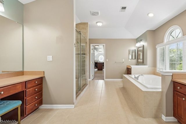 384 Bennetts Ln, Franklin Twp., NJ 08873