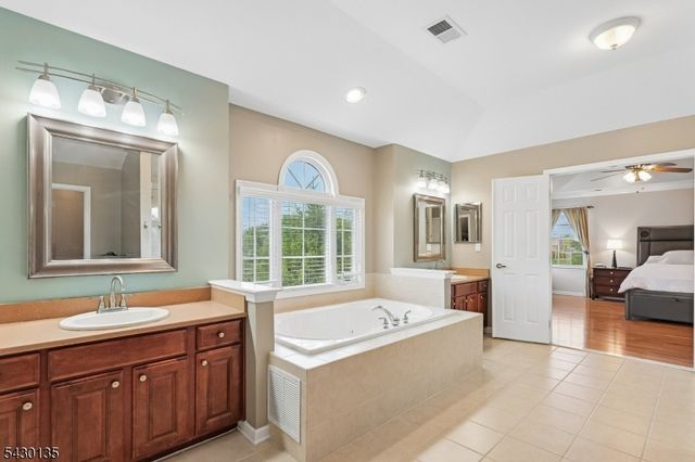 384 Bennetts Ln, Franklin Twp., NJ 08873
