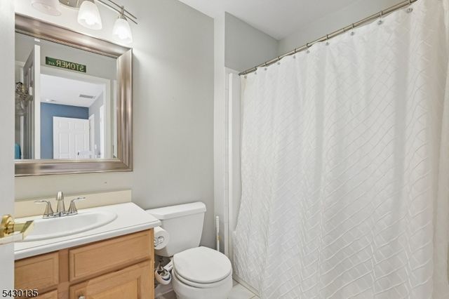 384 Bennetts Ln, Franklin Twp., NJ 08873