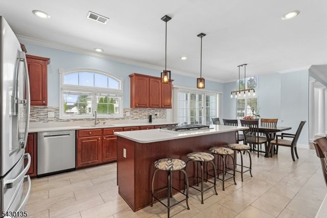 384 Bennetts Ln, Franklin Twp., NJ 08873