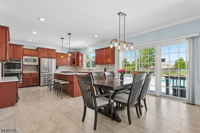 384 Bennetts Ln, Franklin Twp., NJ 08873