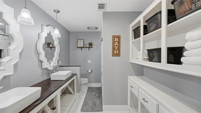 100 E Hill Ranch Lane, New Waverly, TX 77358