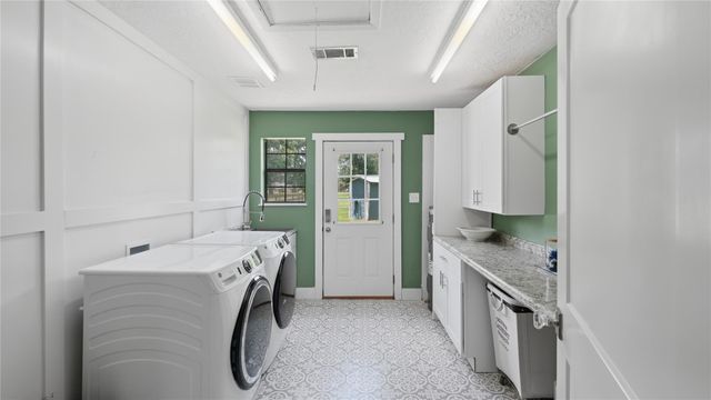 100 E Hill Ranch Lane, New Waverly, TX 77358