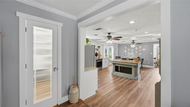 100 E Hill Ranch Lane, New Waverly, TX 77358