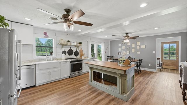 100 E Hill Ranch Lane, New Waverly, TX 77358