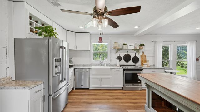 100 E Hill Ranch Lane, New Waverly, TX 77358