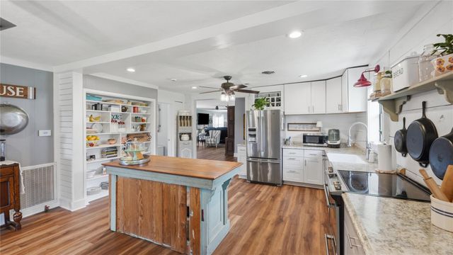 100 E Hill Ranch Lane, New Waverly, TX 77358