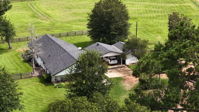 100 E Hill Ranch Lane, New Waverly, TX 77358
