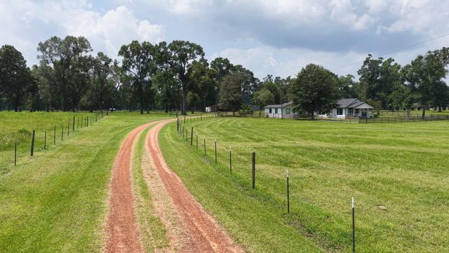 100 E Hill Ranch Lane, New Waverly, TX 77358