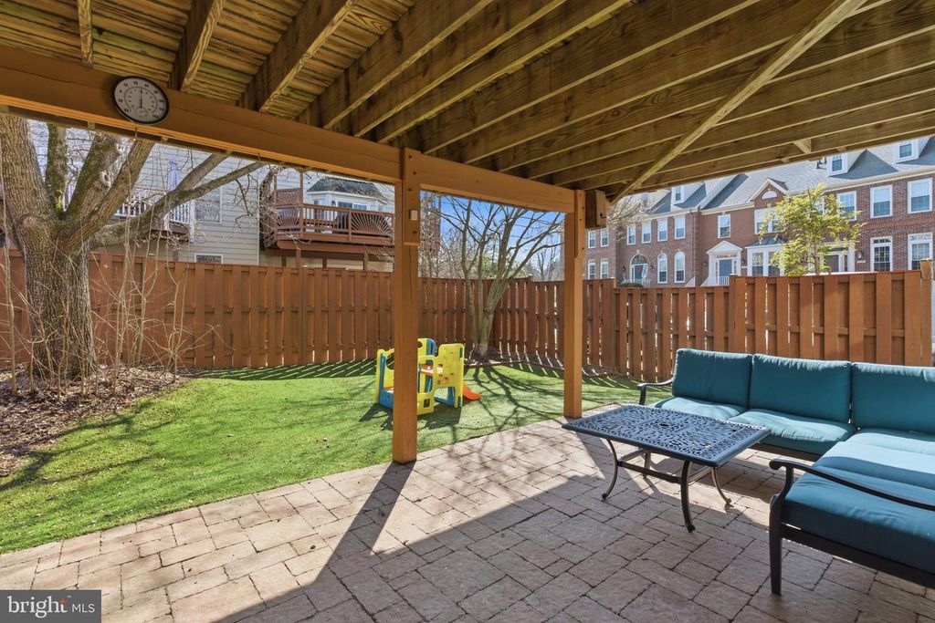 46550 BROADSPEAR TER, Sterling, VA 20165