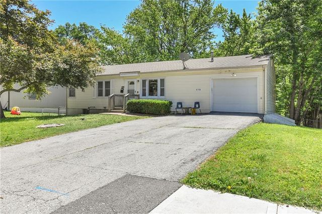 16705 E 3rd Street N, Independence, MO 64056