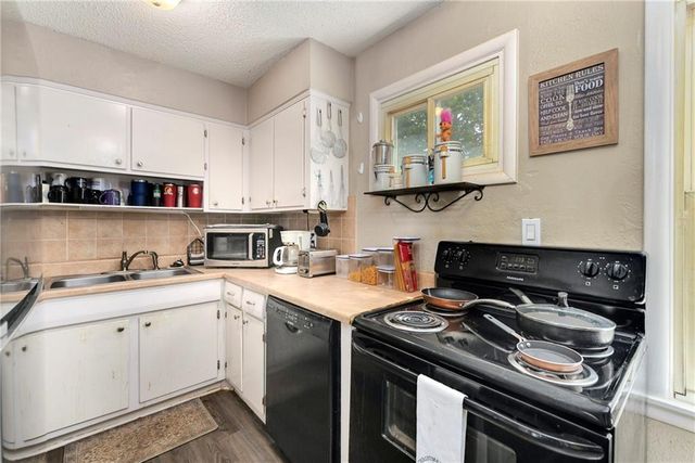 16705 E 3rd Street N, Independence, MO 64056
