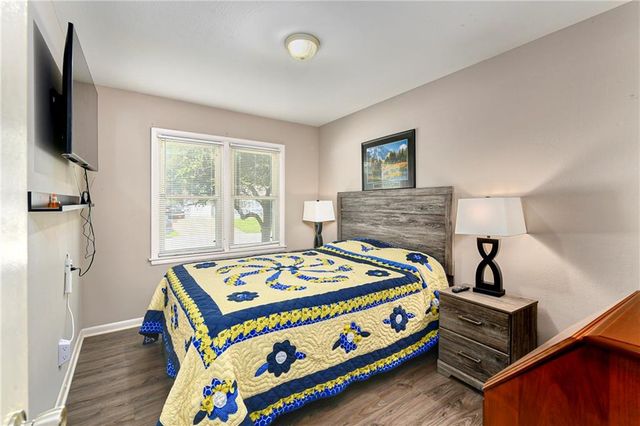 16705 E 3rd Street N, Independence, MO 64056