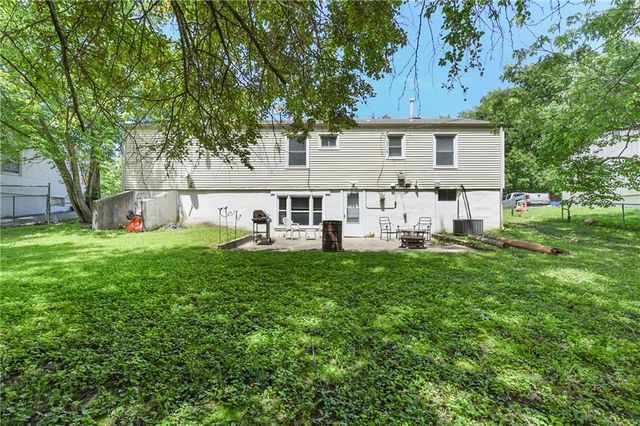 16705 E 3rd Street N, Independence, MO 64056