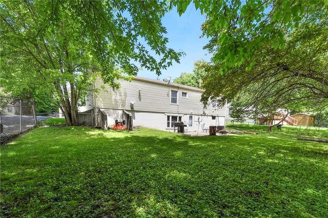 16705 E 3rd Street N, Independence, MO 64056
