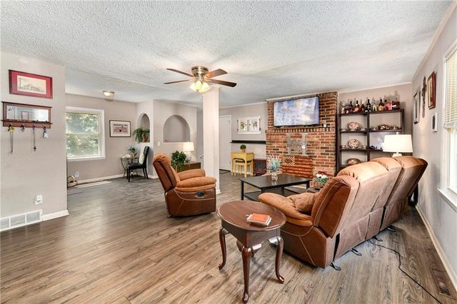 16705 E 3rd Street N, Independence, MO 64056
