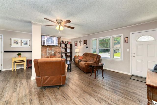 16705 E 3rd Street N, Independence, MO 64056
