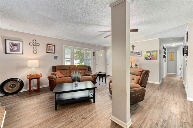 16705 E 3rd Street N, Independence, MO 64056
