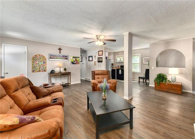 16705 E 3rd Street N, Independence, MO 64056