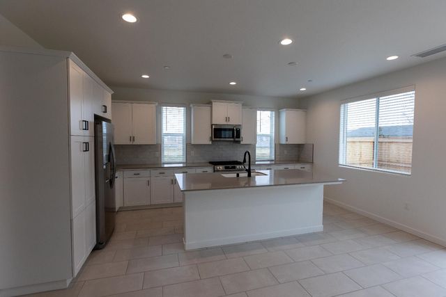 787 Josephine Avenue, Madera, CA 93636