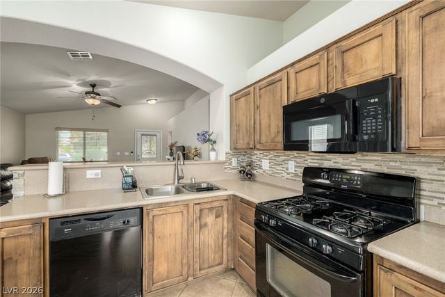 2821 Woodland Park Avenue, North Las Vegas, NV 89086