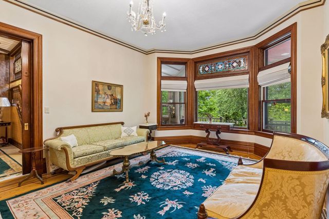 8 Bates Avenue, Saint Paul, MN 55106