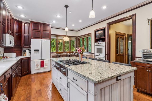 8 Bates Avenue, Saint Paul, MN 55106
