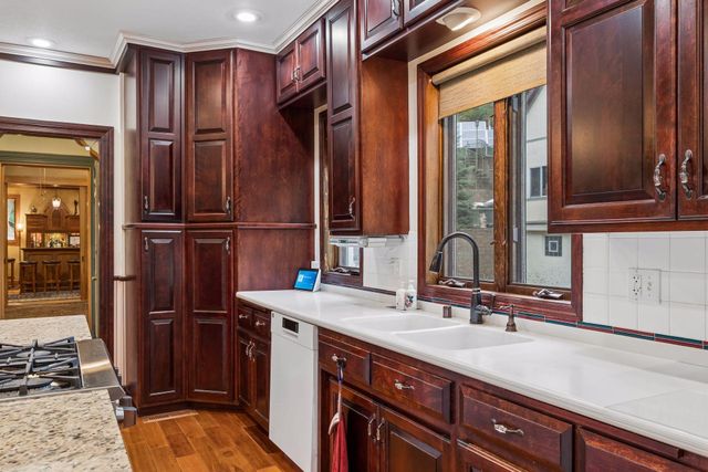 8 Bates Avenue, Saint Paul, MN 55106