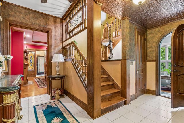 8 Bates Avenue, Saint Paul, MN 55106