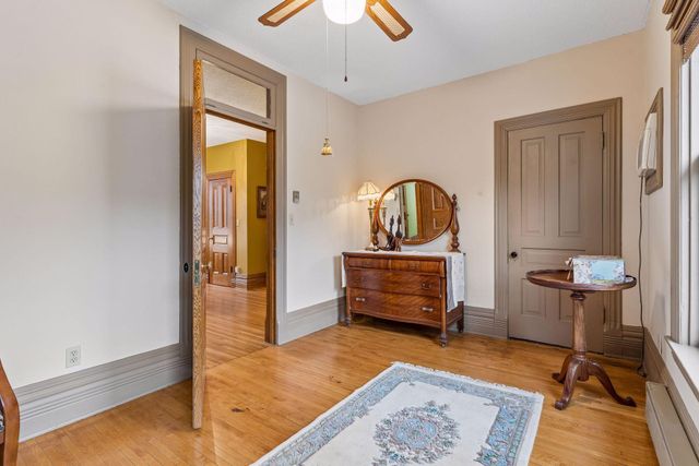 8 Bates Avenue, Saint Paul, MN 55106