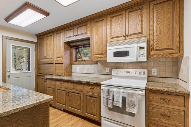 8 Bates Avenue, Saint Paul, MN 55106