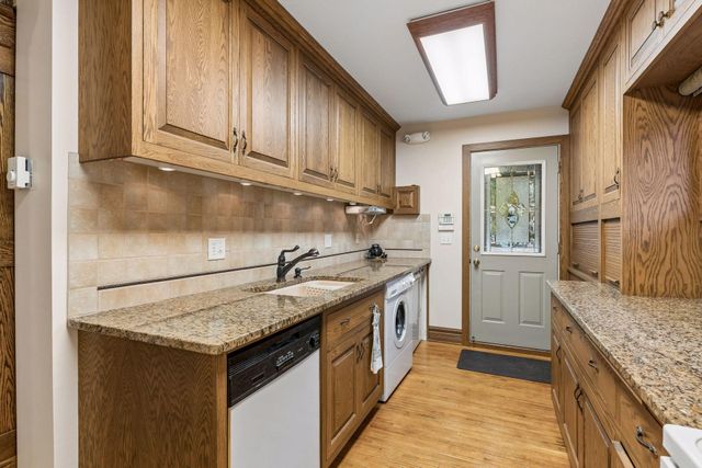 8 Bates Avenue, Saint Paul, MN 55106