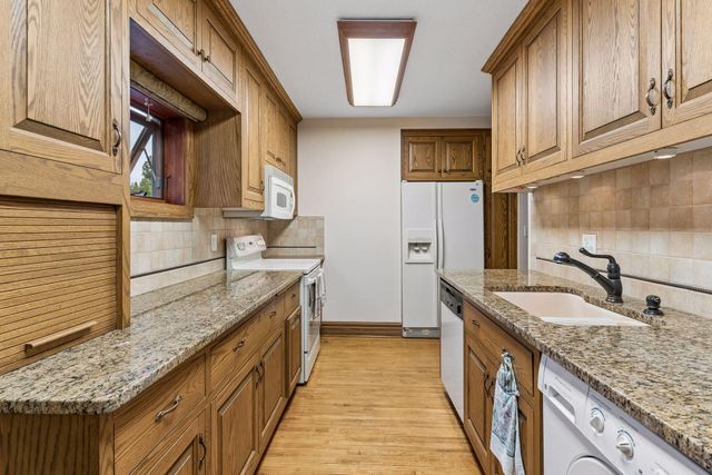 8 Bates Avenue, Saint Paul, MN 55106